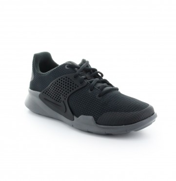 nike arrowz se