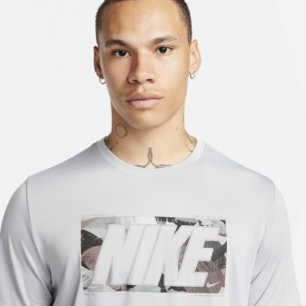 nike training camo graphic t-shirt